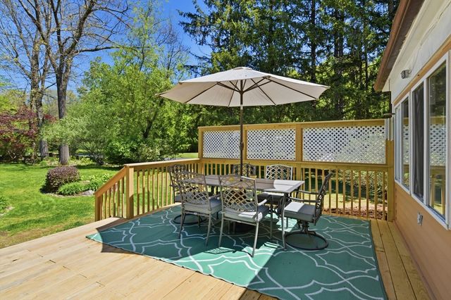20 Arbor Ln, Wilbraham, MA 01095