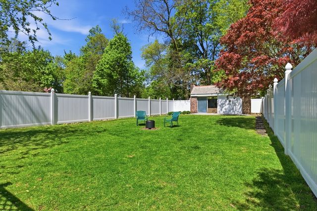 20 Arbor Ln, Wilbraham, MA 01095