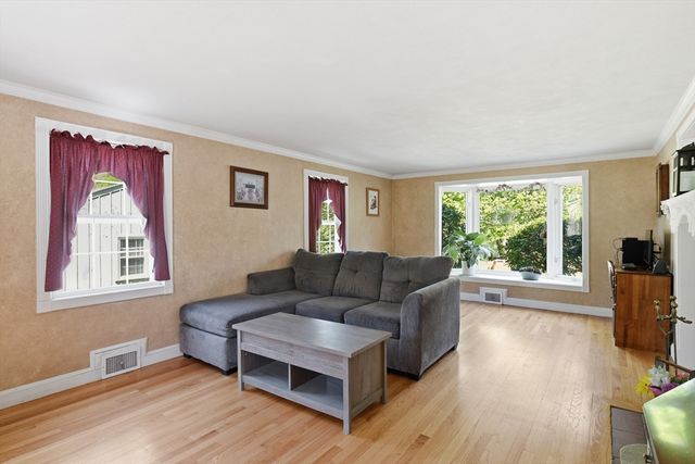 20 Arbor Ln, Wilbraham, MA 01095