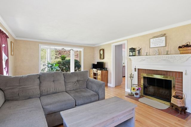 20 Arbor Ln, Wilbraham, MA 01095