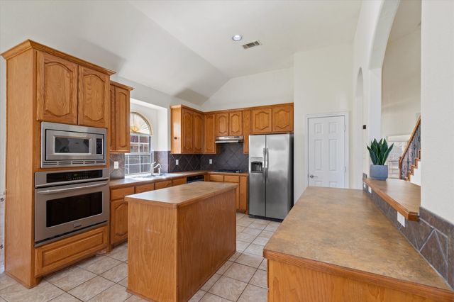 11712 Pheasant Creek Drive, Fort Worth, TX 76244