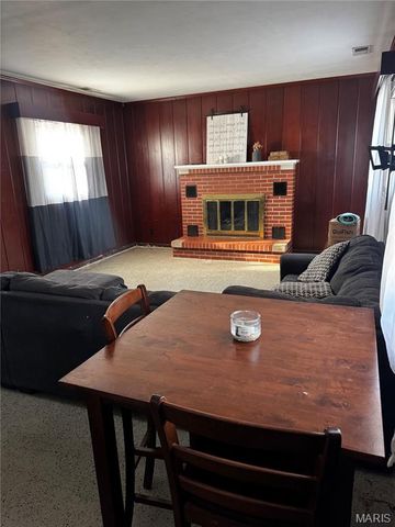 608 E South Street, Greenville, IL 62246