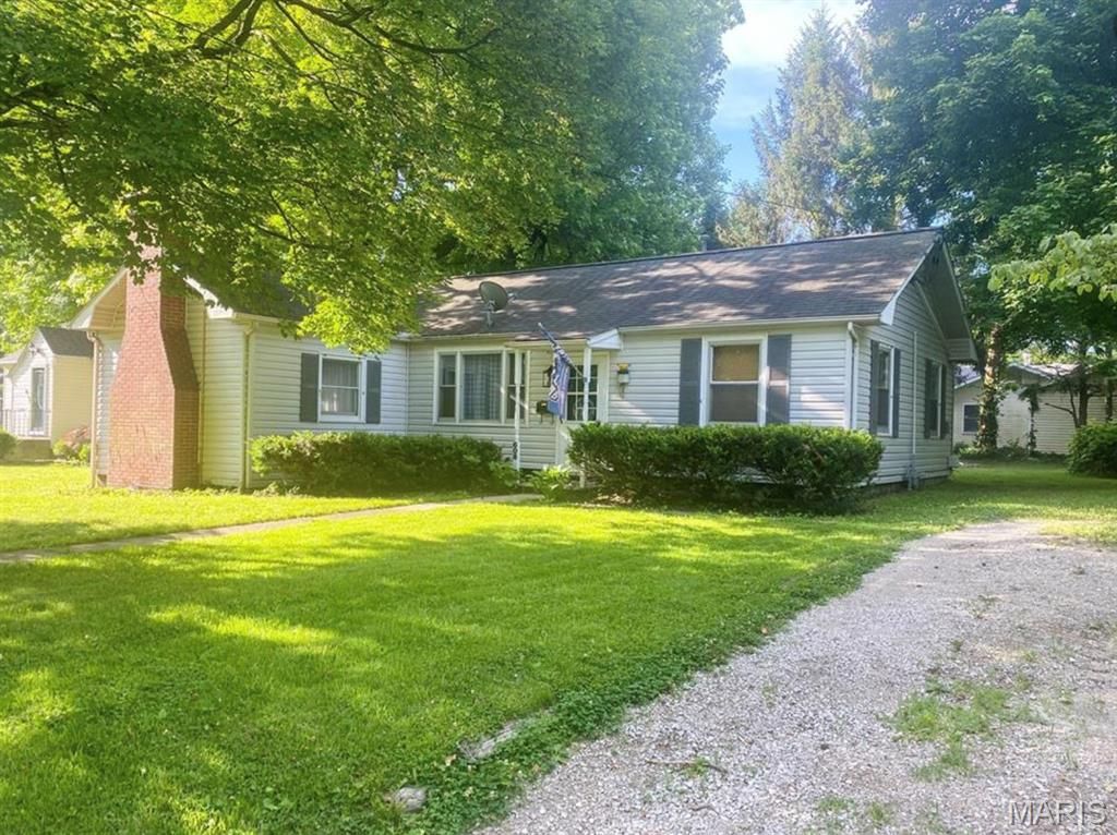 608 E South Street, Greenville, IL 62246