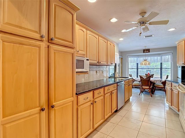 2 JUNGLEPLUM COURT W, Homosassa, FL 34446