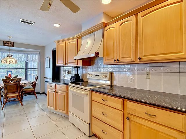 2 JUNGLEPLUM COURT W, Homosassa, FL 34446