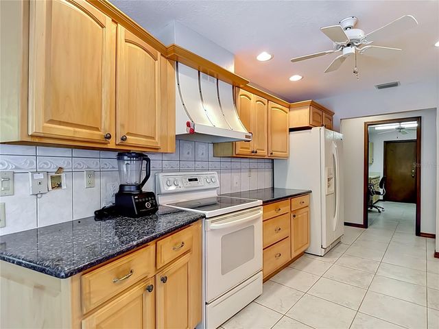 2 JUNGLEPLUM COURT W, Homosassa, FL 34446