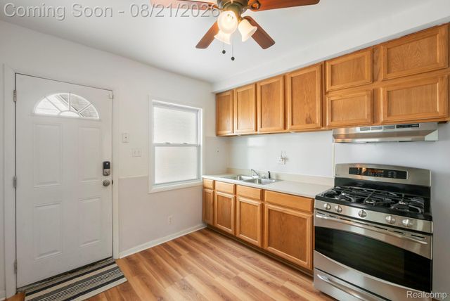 630 White Avenue, Lincoln Park, MI 48146