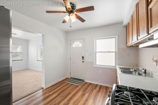 630 White Avenue, Lincoln Park, MI 48146