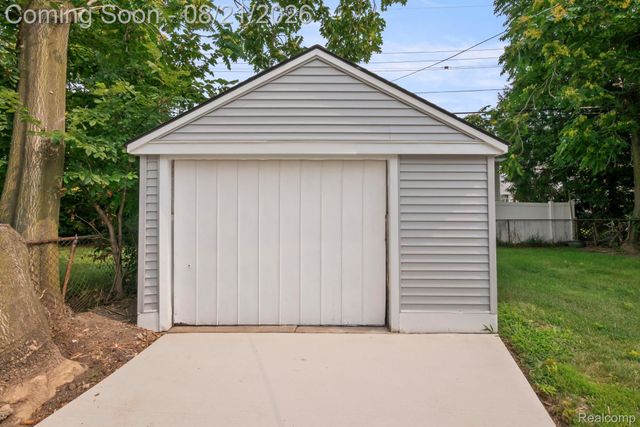 630 White Avenue, Lincoln Park, MI 48146