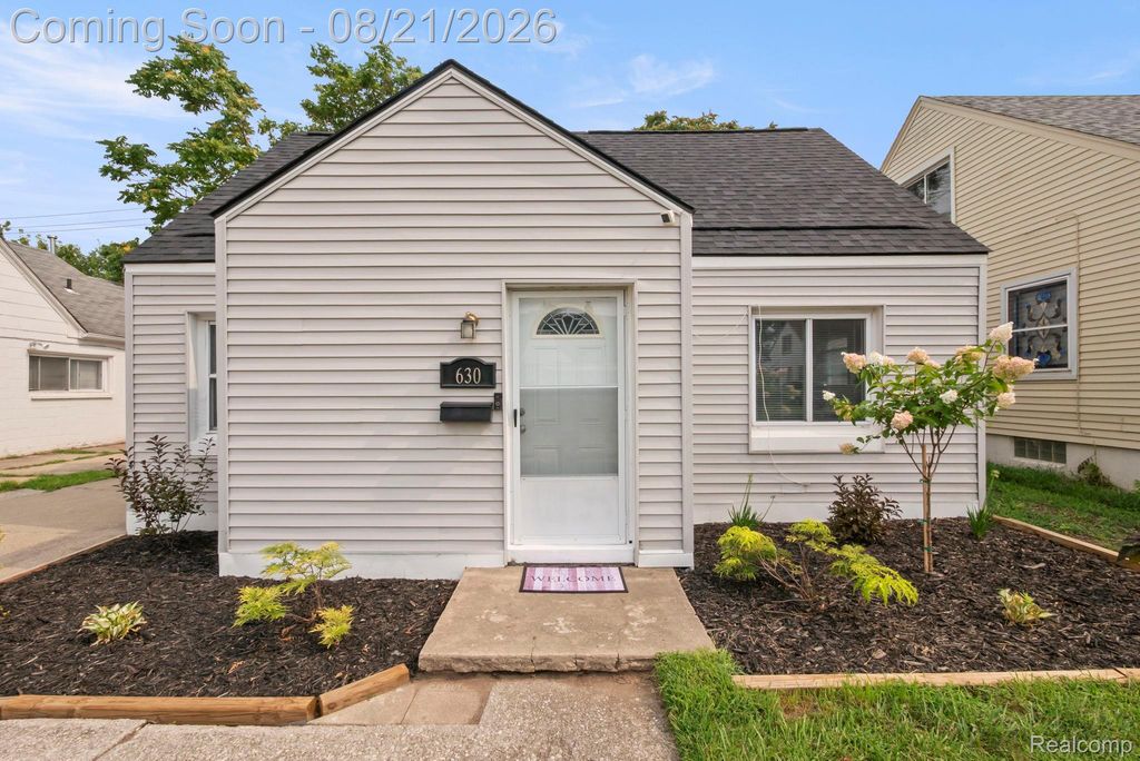 630 White Avenue, Lincoln Park, MI 48146