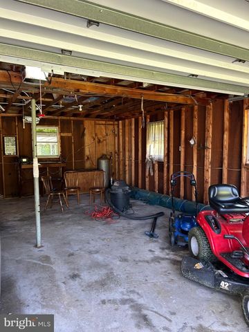 1910 DELMAR ORCHARD RD, Martinsburg, WV 25403