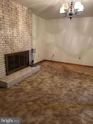 1910 DELMAR ORCHARD RD, Martinsburg, WV 25403