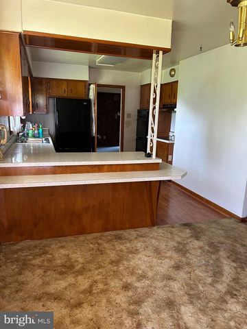 1910 DELMAR ORCHARD RD, Martinsburg, WV 25403