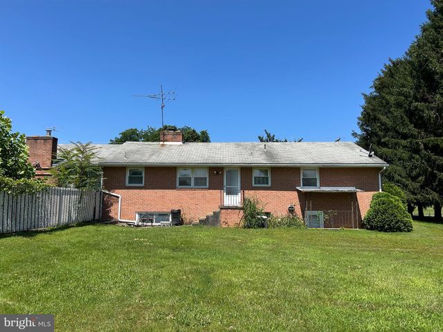 1910 DELMAR ORCHARD RD, Martinsburg, WV 25403