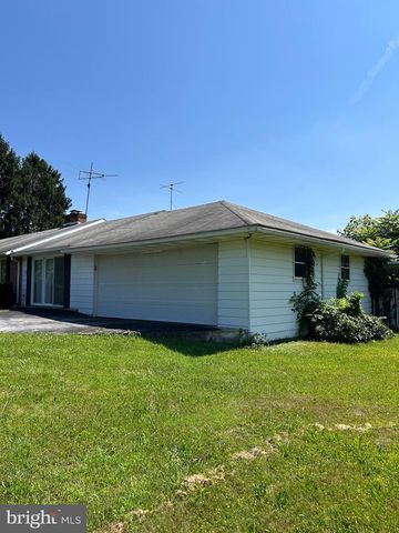 1910 DELMAR ORCHARD RD, Martinsburg, WV 25403