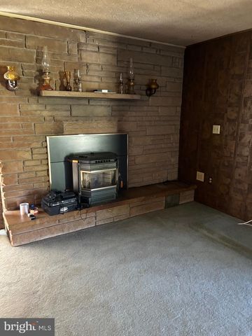 1910 DELMAR ORCHARD RD, Martinsburg, WV 25403