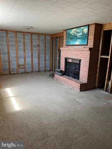 1910 DELMAR ORCHARD RD, Martinsburg, WV 25403