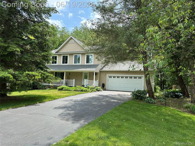 2456 Spartans Trail, Hamburg Township, MI 48169