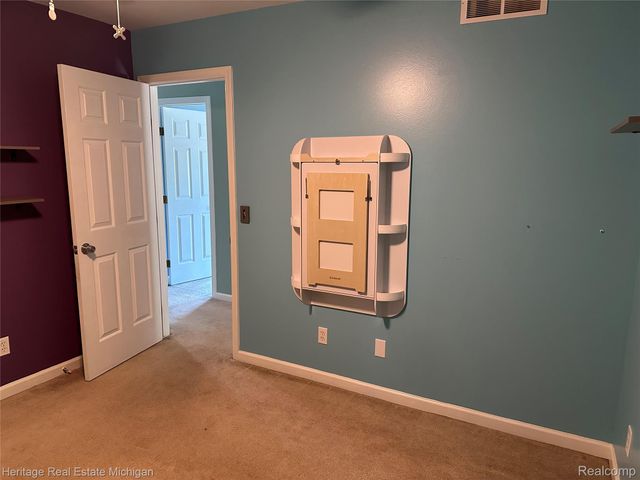 2456 Spartans Trail, Hamburg Township, MI 48169