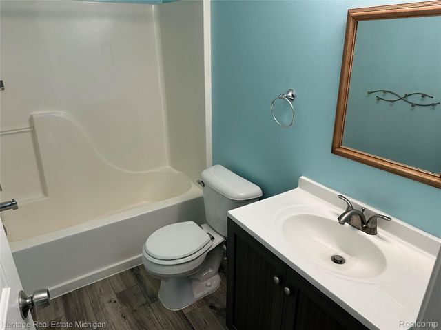 2456 Spartans Trail, Hamburg Township, MI 48169