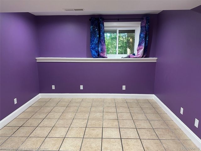 2456 Spartans Trail, Hamburg Township, MI 48169