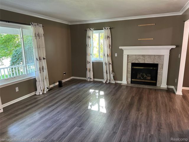 2456 Spartans Trail, Hamburg Township, MI 48169