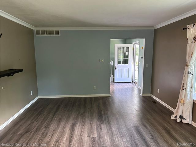 2456 Spartans Trail, Hamburg Township, MI 48169