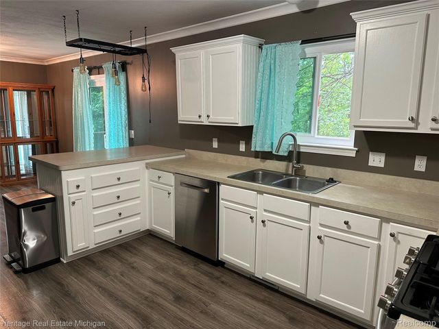 2456 Spartans Trail, Hamburg Township, MI 48169
