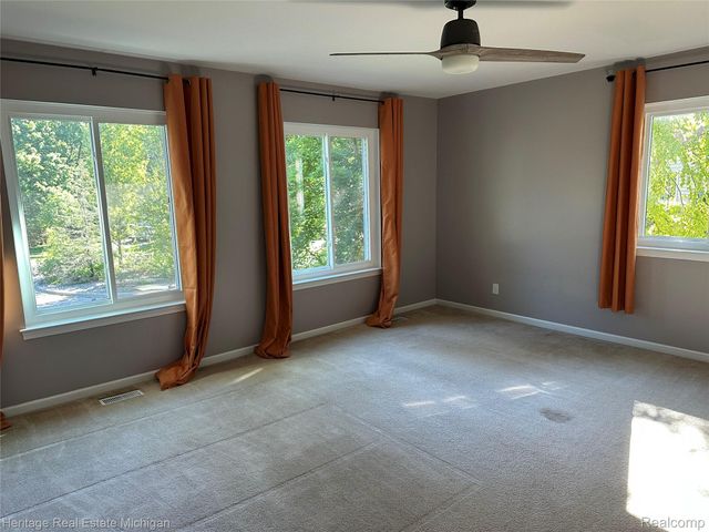 2456 Spartans Trail, Hamburg Township, MI 48169