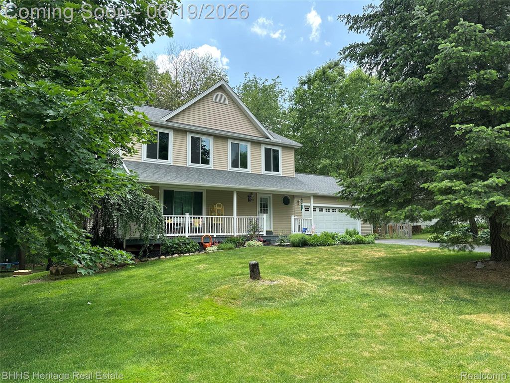 2456 Spartans Trail, Hamburg Township, MI 48169