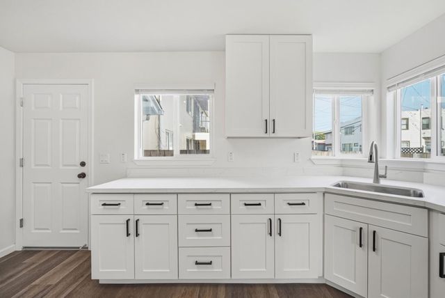 7876 Bancroft Avenue, Oakland, CA 94605