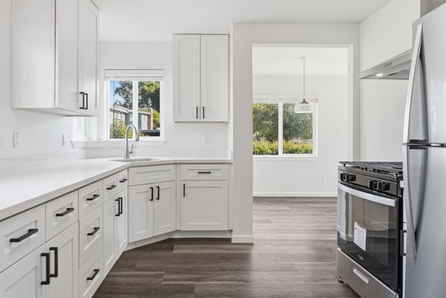 7876 Bancroft Avenue, Oakland, CA 94605