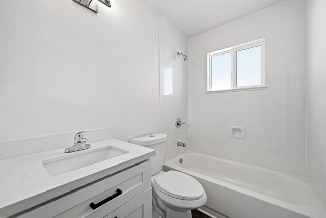 7876 Bancroft Avenue, Oakland, CA 94605