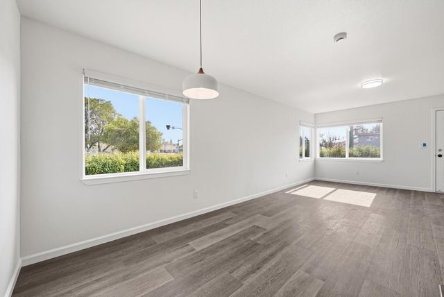 7876 Bancroft Avenue, Oakland, CA 94605