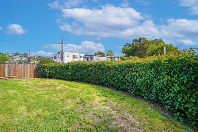 7876 Bancroft Avenue, Oakland, CA 94605