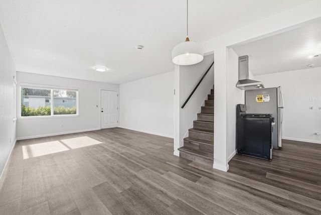 7876 Bancroft Avenue, Oakland, CA 94605