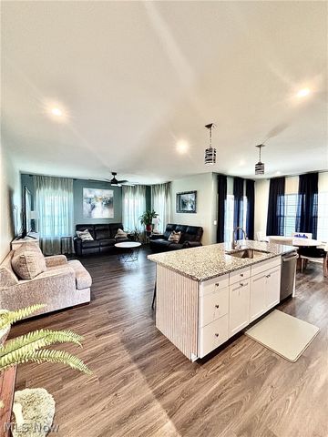 2043 Farroni Drive, Willoughby, OH 44094