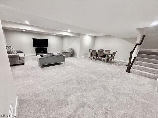 2043 Farroni Drive, Willoughby, OH 44094