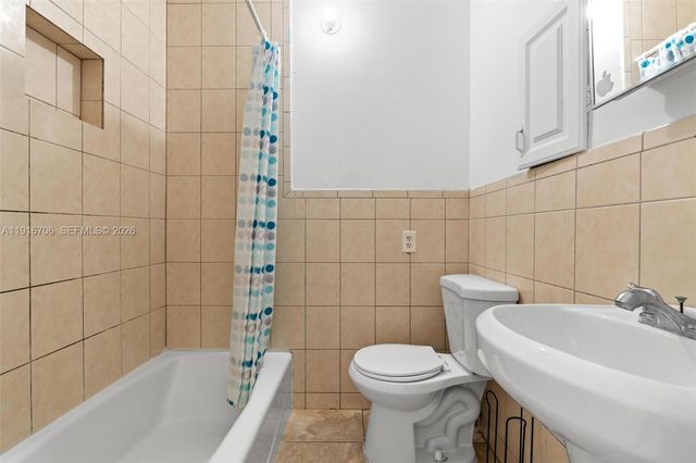 2262 NW 4th Street, Miami, FL 33125