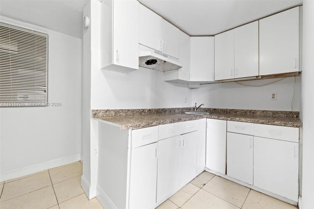 2262 NW 4th Street, Miami, FL 33125