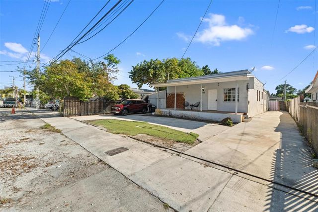 2262 NW 4th Street, Miami, FL 33125