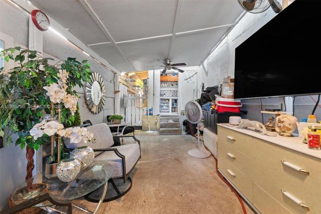 2262 NW 4th Street, Miami, FL 33125