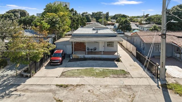 2262 NW 4th Street, Miami, FL 33125