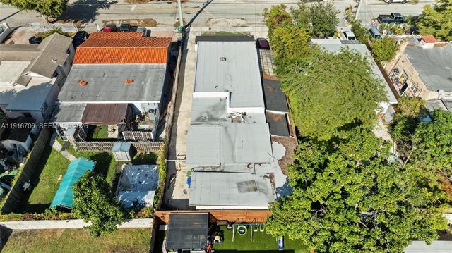 2262 NW 4th Street, Miami, FL 33125