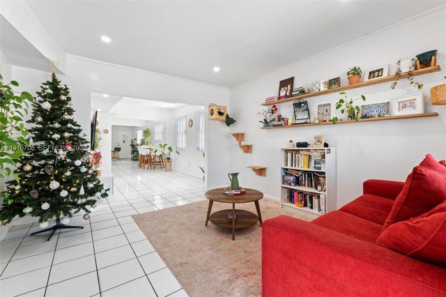 2262 NW 4th Street, Miami, FL 33125