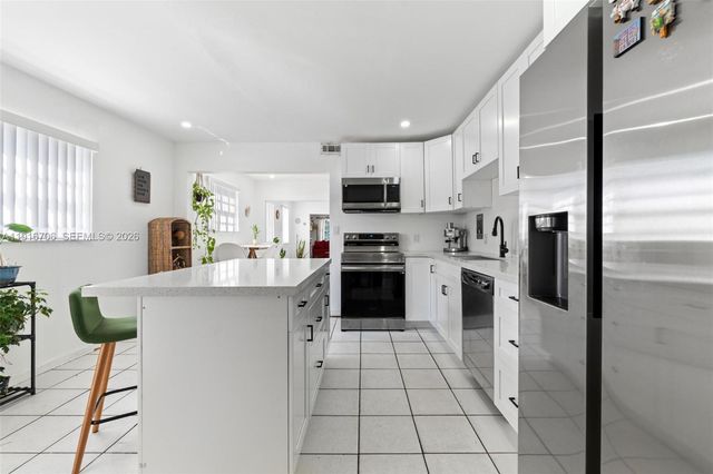 2262 NW 4th Street, Miami, FL 33125