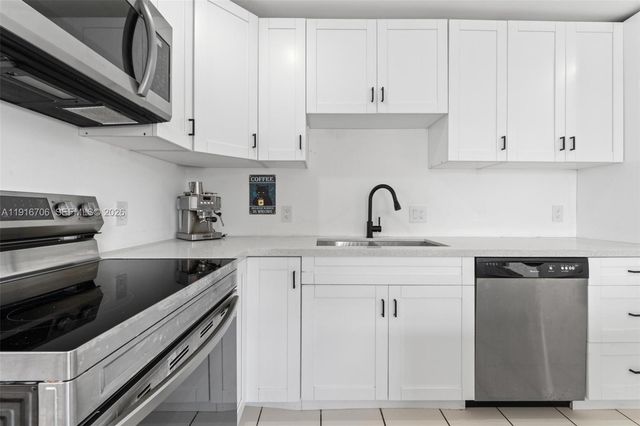 2262 NW 4th Street, Miami, FL 33125