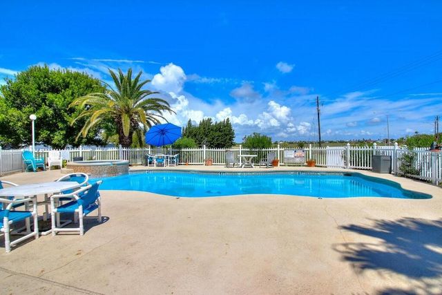 14401 Commodores Dr 100, Corpus Christi, TX 78418