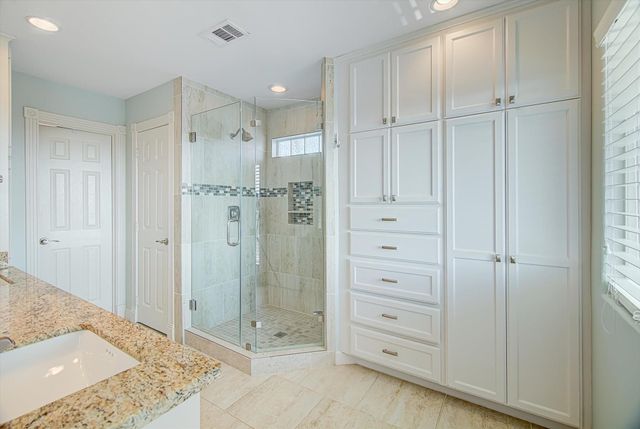 1095 Redfish Street, Bayou Vista, TX 77563