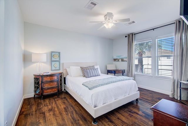1095 Redfish Street, Bayou Vista, TX 77563
